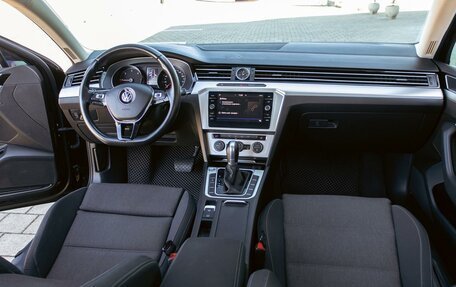 Volkswagen Passat B8 рестайлинг, 2017 год, 1 795 000 рублей, 16 фотография