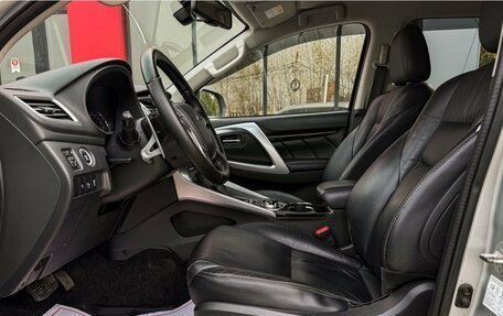 Mitsubishi Pajero Sport III рестайлинг, 2017 год, 2 049 000 рублей, 9 фотография