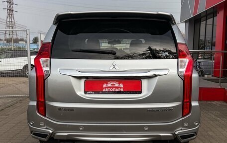 Mitsubishi Pajero Sport III рестайлинг, 2017 год, 2 049 000 рублей, 5 фотография