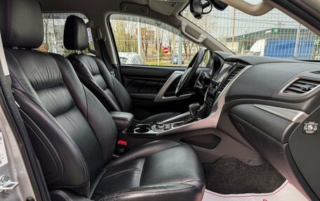 Mitsubishi Pajero Sport III рестайлинг, 2017 год, 2 049 000 рублей, 14 фотография