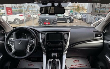 Mitsubishi Pajero Sport III рестайлинг, 2017 год, 2 049 000 рублей, 16 фотография