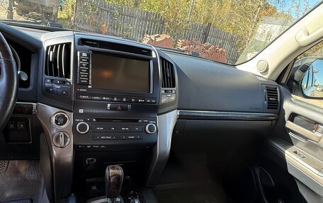Toyota Land Cruiser 200, 2011 год, 3 150 000 рублей, 10 фотография