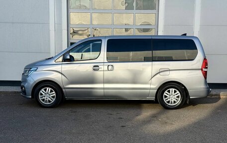 Hyundai H-1 II рестайлинг, 2018 год, 3 000 000 рублей, 2 фотография