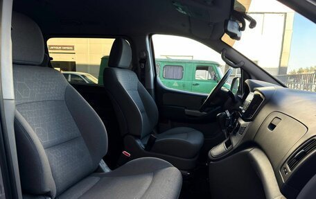 Hyundai H-1 II рестайлинг, 2018 год, 3 000 000 рублей, 11 фотография