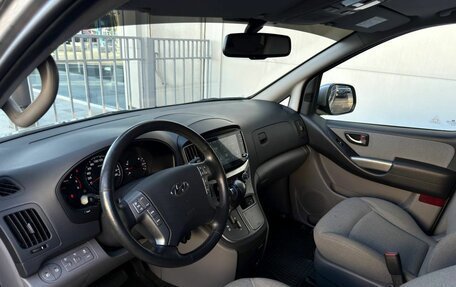 Hyundai H-1 II рестайлинг, 2018 год, 3 000 000 рублей, 13 фотография