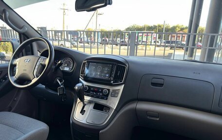 Hyundai H-1 II рестайлинг, 2018 год, 3 000 000 рублей, 14 фотография
