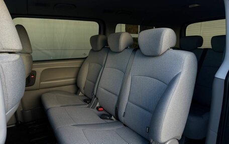 Hyundai H-1 II рестайлинг, 2018 год, 3 000 000 рублей, 10 фотография