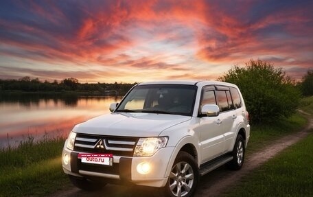 Mitsubishi Pajero IV, 2010 год, 1 650 000 рублей, 2 фотография