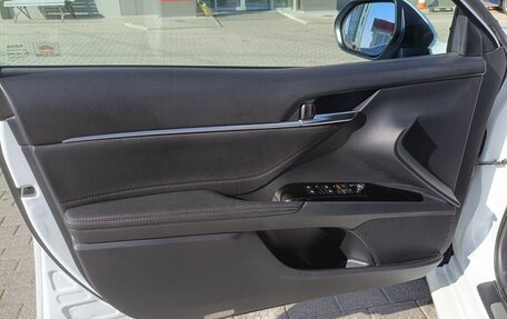 Toyota Camry, 2019 год, 3 360 000 рублей, 5 фотография