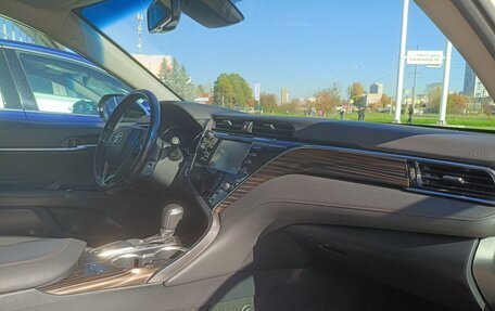 Toyota Camry, 2019 год, 3 360 000 рублей, 10 фотография
