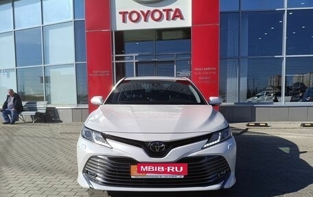 Toyota Camry, 2019 год, 3 360 000 рублей, 2 фотография
