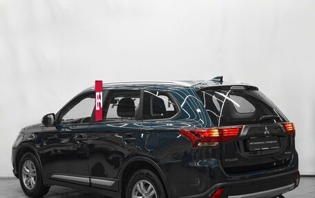 Mitsubishi Outlander III рестайлинг 3, 2018 год, 1 480 000 рублей, 6 фотография