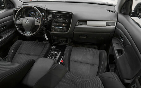 Mitsubishi Outlander III рестайлинг 3, 2018 год, 1 480 000 рублей, 9 фотография