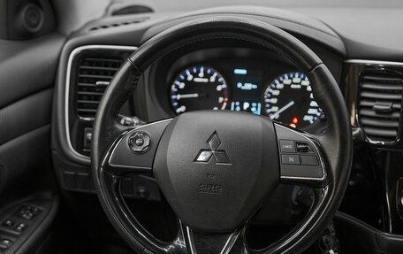 Mitsubishi Outlander III рестайлинг 3, 2018 год, 1 480 000 рублей, 11 фотография