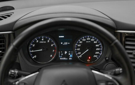 Mitsubishi Outlander III рестайлинг 3, 2018 год, 1 480 000 рублей, 13 фотография