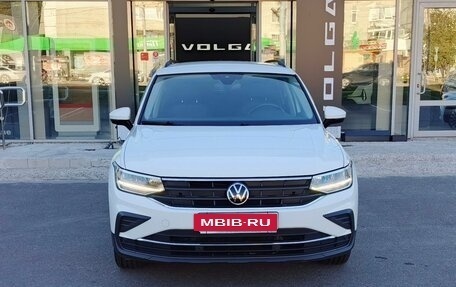 Volkswagen Tiguan II, 2021 год, 2 650 000 рублей, 2 фотография