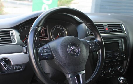Volkswagen Jetta VI, 2013 год, 899 000 рублей, 12 фотография