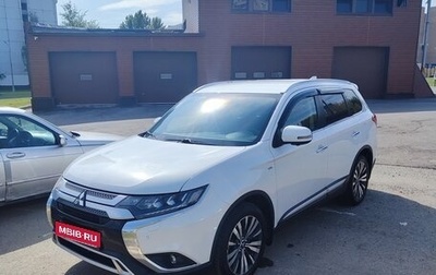 Mitsubishi Outlander III рестайлинг 3, 2019 год, 2 800 000 рублей, 1 фотография