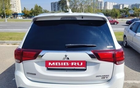 Mitsubishi Outlander III рестайлинг 3, 2019 год, 2 800 000 рублей, 4 фотография
