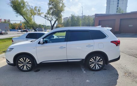 Mitsubishi Outlander III рестайлинг 3, 2019 год, 2 800 000 рублей, 5 фотография
