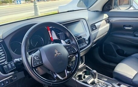 Mitsubishi Outlander III рестайлинг 3, 2019 год, 2 800 000 рублей, 8 фотография