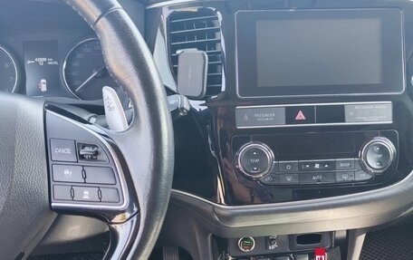 Mitsubishi Outlander III рестайлинг 3, 2019 год, 2 800 000 рублей, 7 фотография