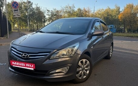 Hyundai Solaris II рестайлинг, 2015 год, 700 000 рублей, 2 фотография