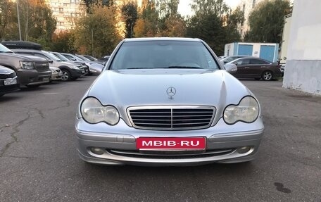 Mercedes-Benz C-Класс, 2004 год, 650 000 рублей, 4 фотография