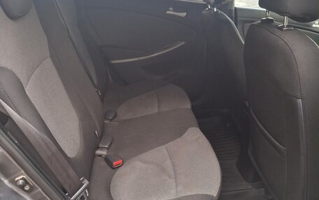 Hyundai Solaris II рестайлинг, 2011 год, 700 000 рублей, 10 фотография