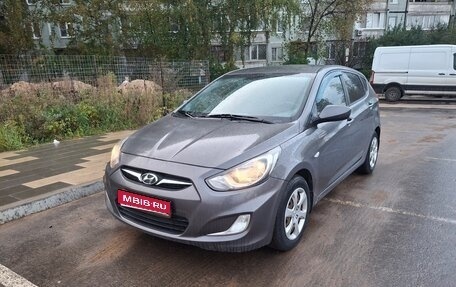 Hyundai Solaris II рестайлинг, 2011 год, 700 000 рублей, 1 фотография