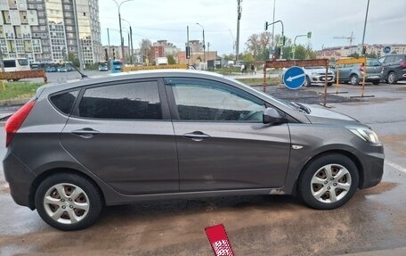 Hyundai Solaris II рестайлинг, 2011 год, 700 000 рублей, 4 фотография