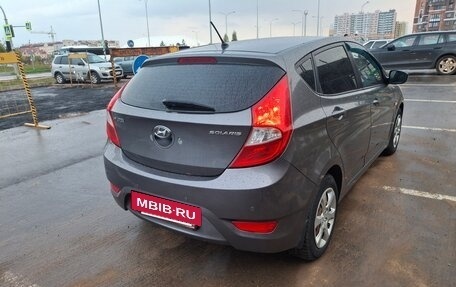 Hyundai Solaris II рестайлинг, 2011 год, 700 000 рублей, 5 фотография