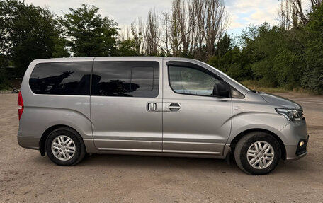 Hyundai H-1 II рестайлинг, 2019 год, 3 000 000 рублей, 3 фотография