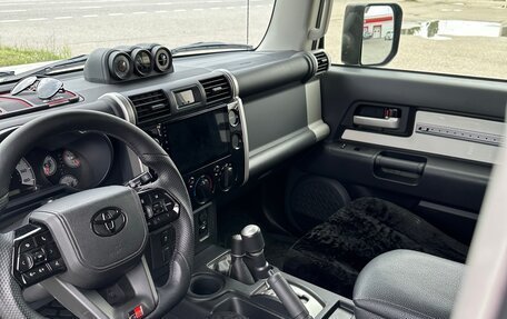 Toyota FJ Cruiser, 2022 год, 4 890 000 рублей, 5 фотография