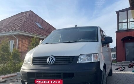 Volkswagen Transporter T5 рестайлинг, 2004 год, 920 000 рублей, 2 фотография