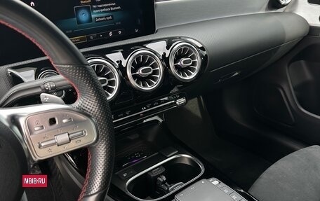Mercedes-Benz CLA, 2019 год, 4 400 000 рублей, 13 фотография
