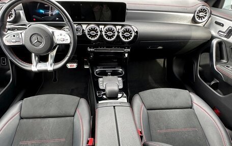 Mercedes-Benz CLA, 2019 год, 4 400 000 рублей, 15 фотография