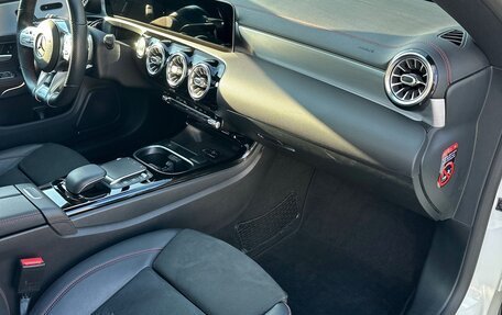 Mercedes-Benz CLA, 2019 год, 4 400 000 рублей, 17 фотография