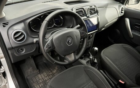 Renault Logan II, 2018 год, 799 000 рублей, 5 фотография