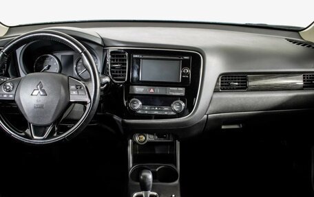 Mitsubishi Outlander III рестайлинг 3, 2016 год, 1 750 000 рублей, 10 фотография
