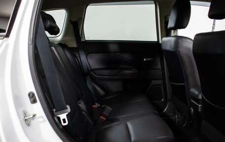 Mitsubishi Outlander III рестайлинг 3, 2016 год, 1 750 000 рублей, 8 фотография
