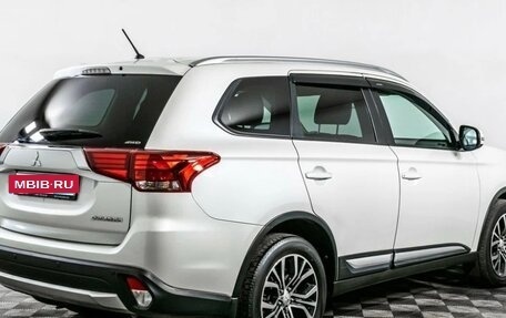Mitsubishi Outlander III рестайлинг 3, 2016 год, 1 750 000 рублей, 3 фотография