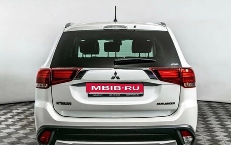 Mitsubishi Outlander III рестайлинг 3, 2016 год, 1 750 000 рублей, 4 фотография