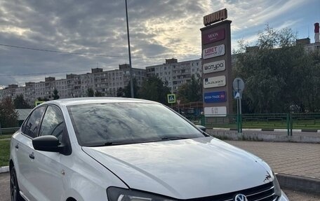 Volkswagen Polo VI (EU Market), 2018 год, 750 000 рублей, 2 фотография