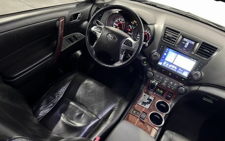 Toyota Highlander III, 2011 год, 1 980 000 рублей, 11 фотография