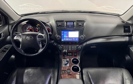 Toyota Highlander III, 2011 год, 1 980 000 рублей, 12 фотография