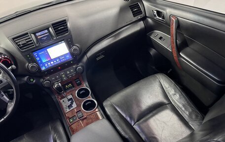 Toyota Highlander III, 2011 год, 1 980 000 рублей, 13 фотография