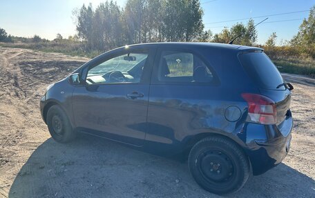 Toyota Yaris III рестайлинг, 2010 год, 420 000 рублей, 3 фотография