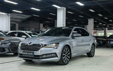 Skoda Superb III рестайлинг, 2023 год, 1 540 000 рублей, 3 фотография