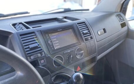 Volkswagen Transporter T5 рестайлинг, 2008 год, 1 000 000 рублей, 12 фотография